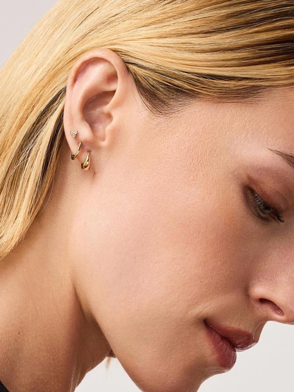 Ana Luisa Nate Huggie Hoop Earrings - Picture 3 of 5